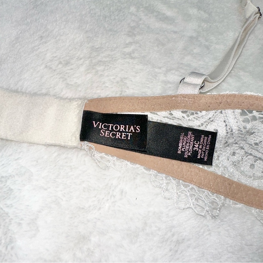 Victoria’s Secret Bombshell Plunge Bra! - Picture 4 of 6